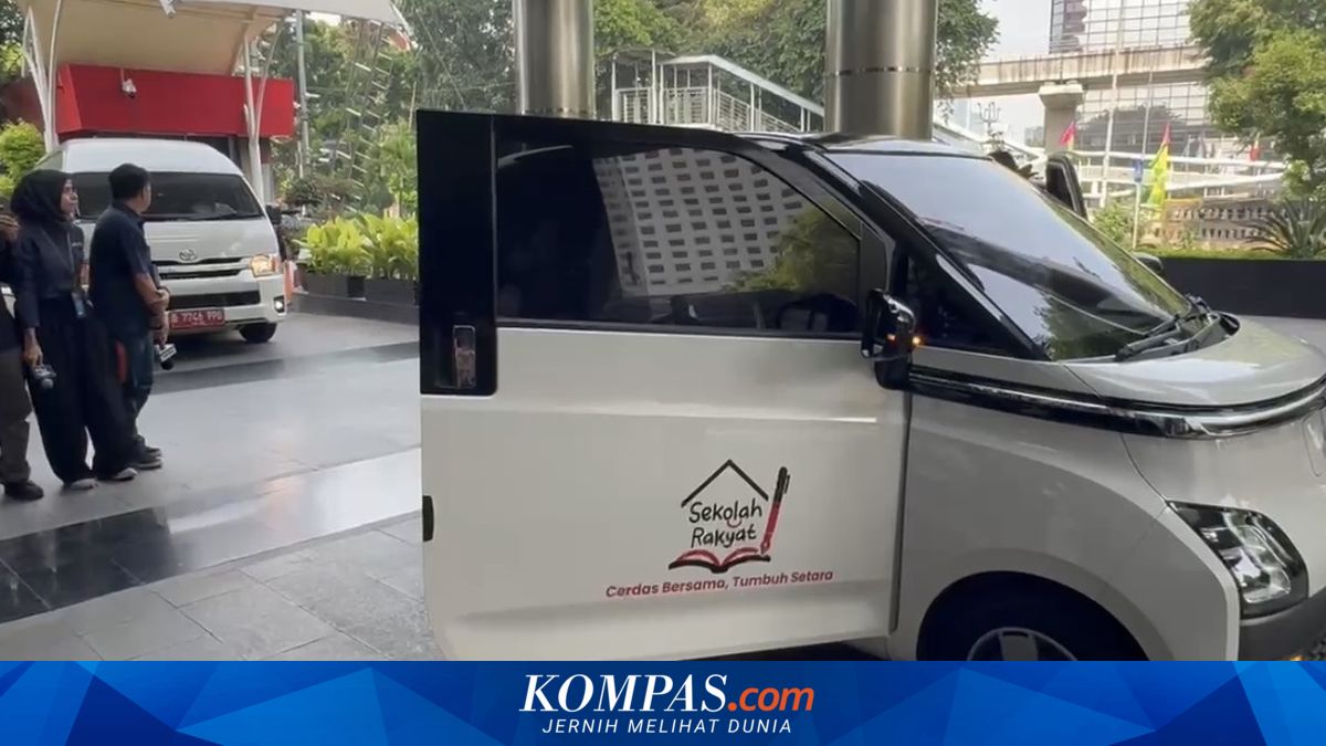 Arriving at KPK in Electric Car, Gus Ipul: This is Kemensos Operational Vehicle