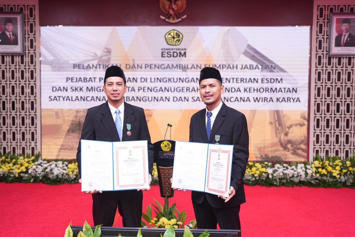 Three PTBA Employees Receive Satyalancana Wira Karya Award