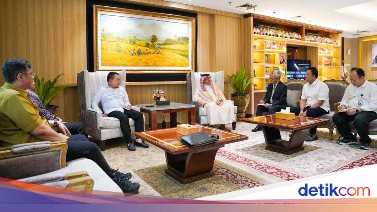Head of Presidential Staff Office Dudung Receives Saudi Ambassador, Discusses Investments to Hajj Village