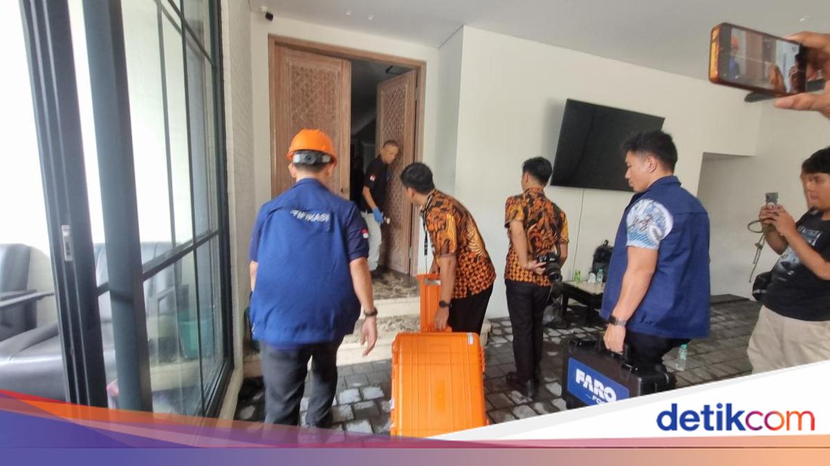 Police Process Fire Scene Leading to Death of BPK Member Haerul Saleh