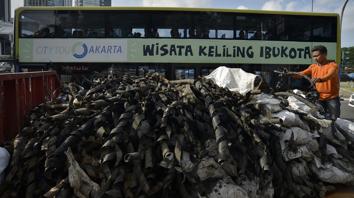 South Jakarta City Government Mandates Businesses to Manage Waste Independently