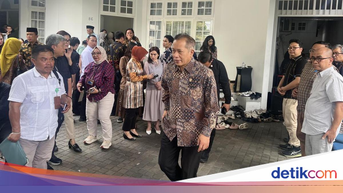 Paying Respects at the Funeral Home, Trade Minister Remembers BPK Member Haerul Saleh as a Good Person