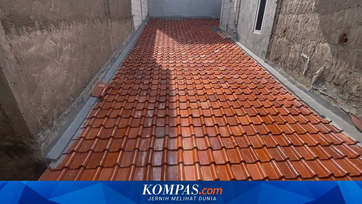 Roof Tiling Programme in North Jakarta Makes Homes Cooler, Resident: Big Difference from Asbestos