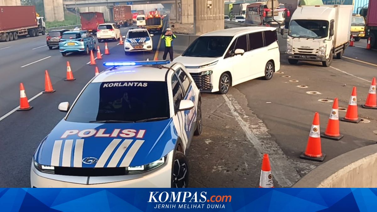 Road Repairs Lead to Contraflow on Jakarta-Cikampek Toll Road