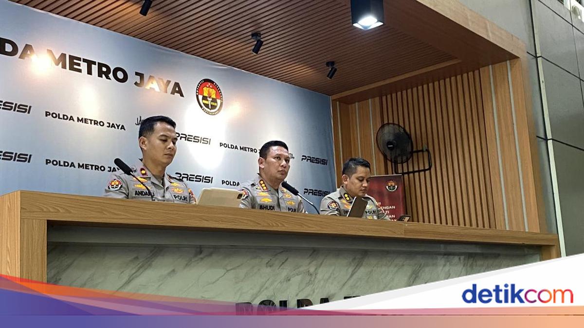 Testimony of Green Taxi Driver: Engine Dies at Crossing Until Doors Lock