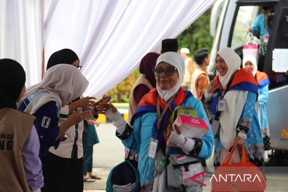 Ministry of Hajj completes examination of last Hajj flight group from West Sumatra