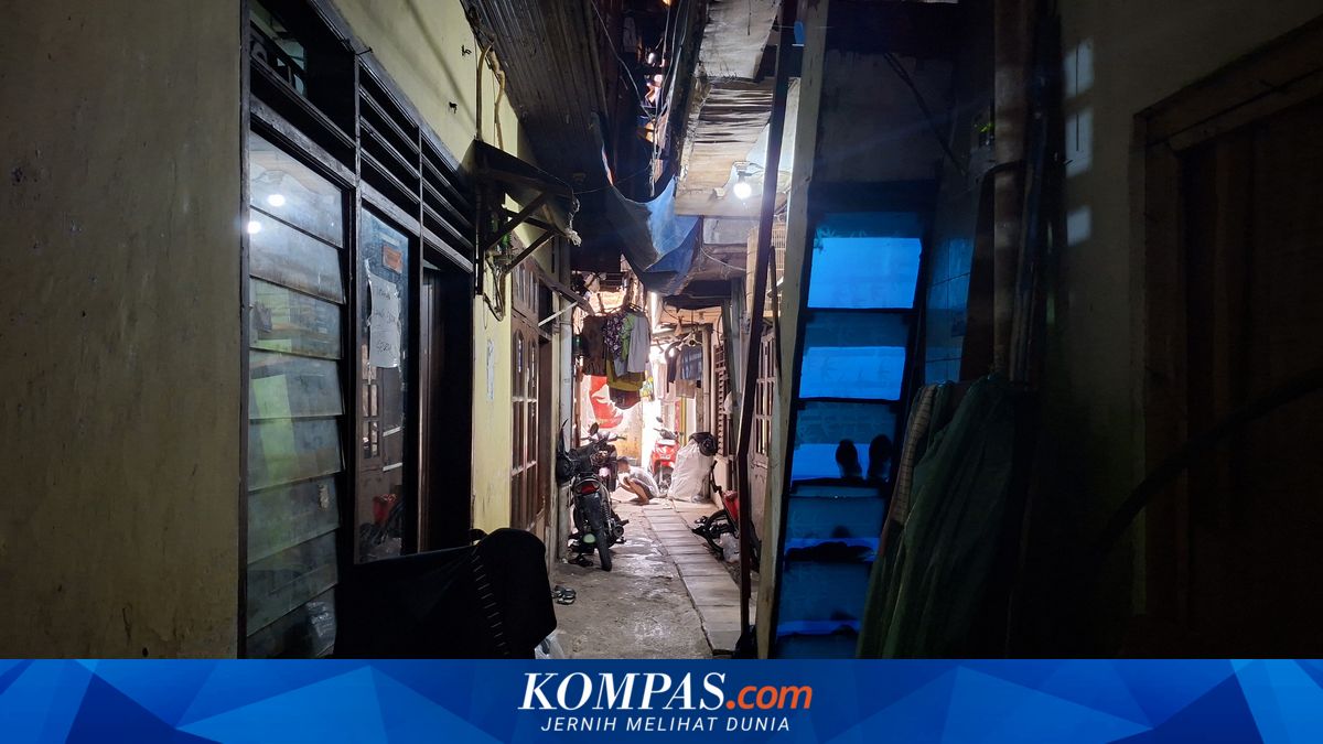 “The Important Thing is to Be Able to Eat Today First”, The Reality of Tambora Residents Surviving Amid Slum Conditions