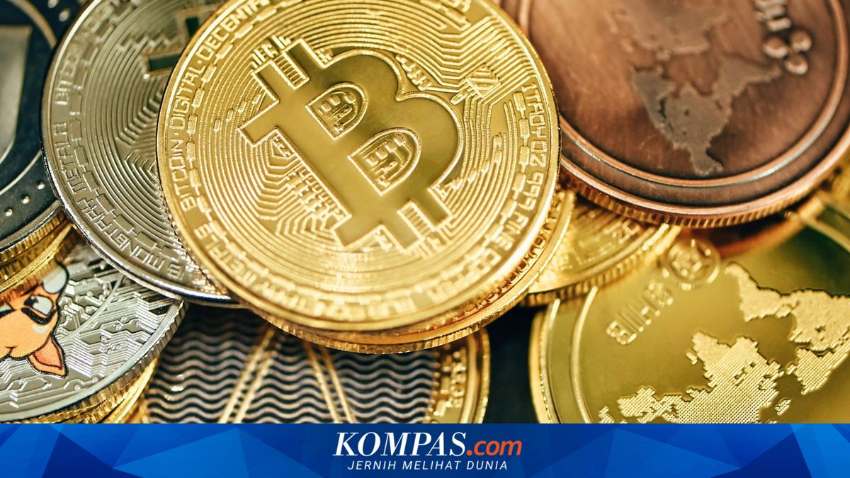Bitcoin Falls to $79,000, Danger Signal or Buying Opportunity?