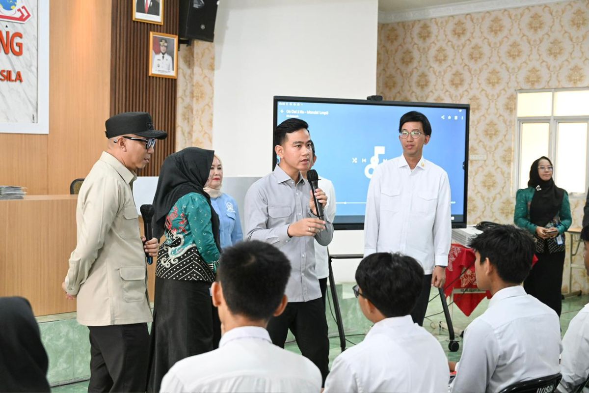 Gibran Reviews Vocational Training at SMKN 4 Lampung to Support Competitive Human Resources