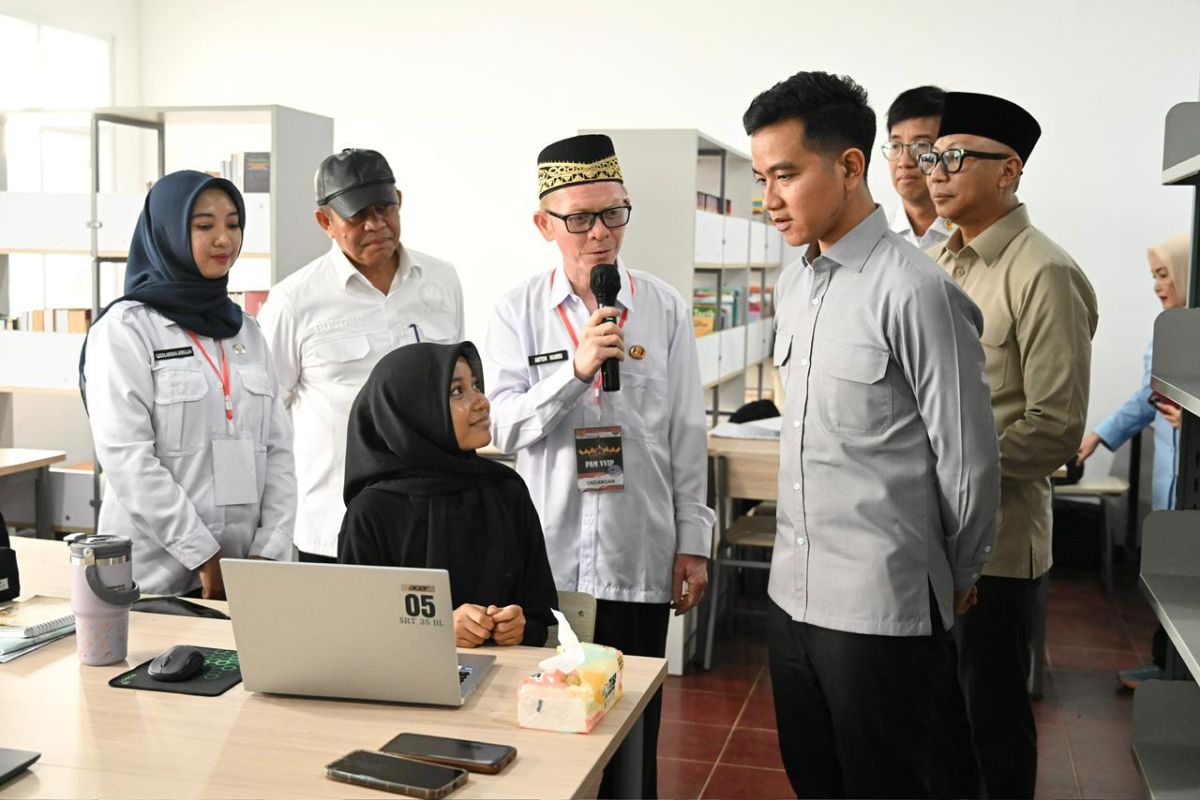 Gibran emphasises student comfort during visit to Lampung People's School