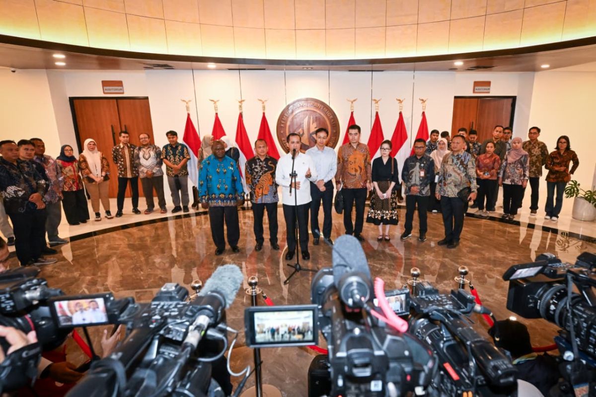 Ministry of Transmigration Sends Off Training Participants for Transmigration Area Development and Poverty Alleviation in China