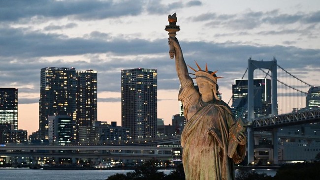 Trump "Stabbed" from Within the US, New York Begins to Fight Back