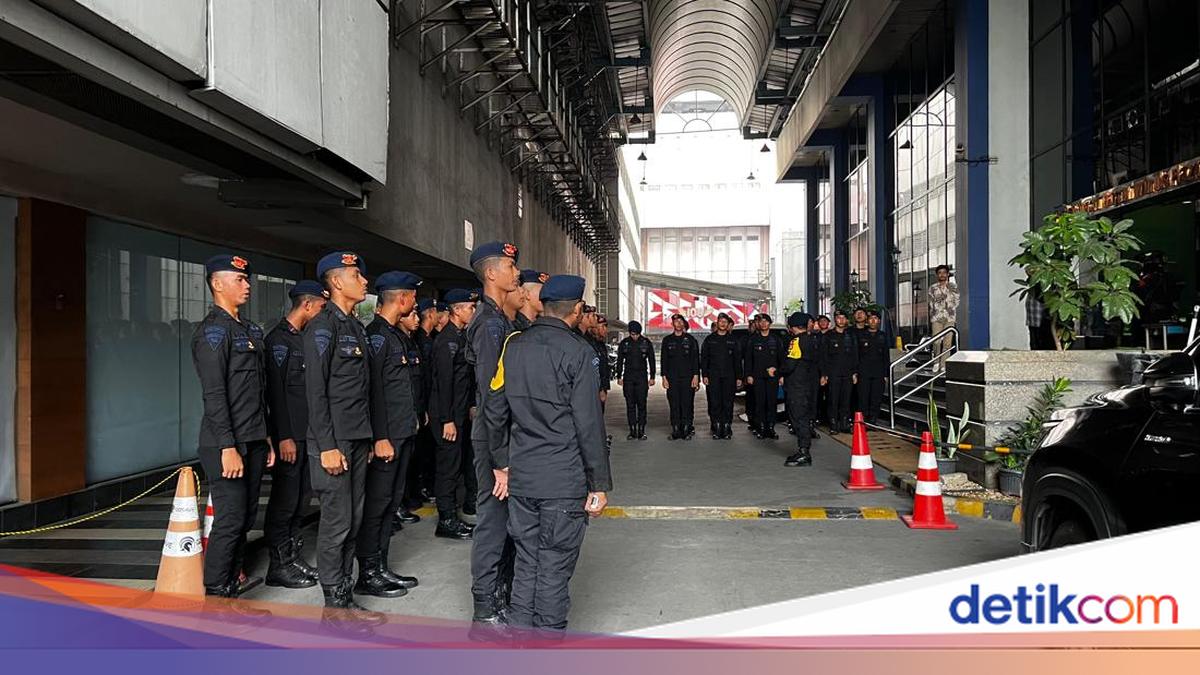 Brimob Continues Tight Security at Office Building in Hayam Wuruk Area This Morning