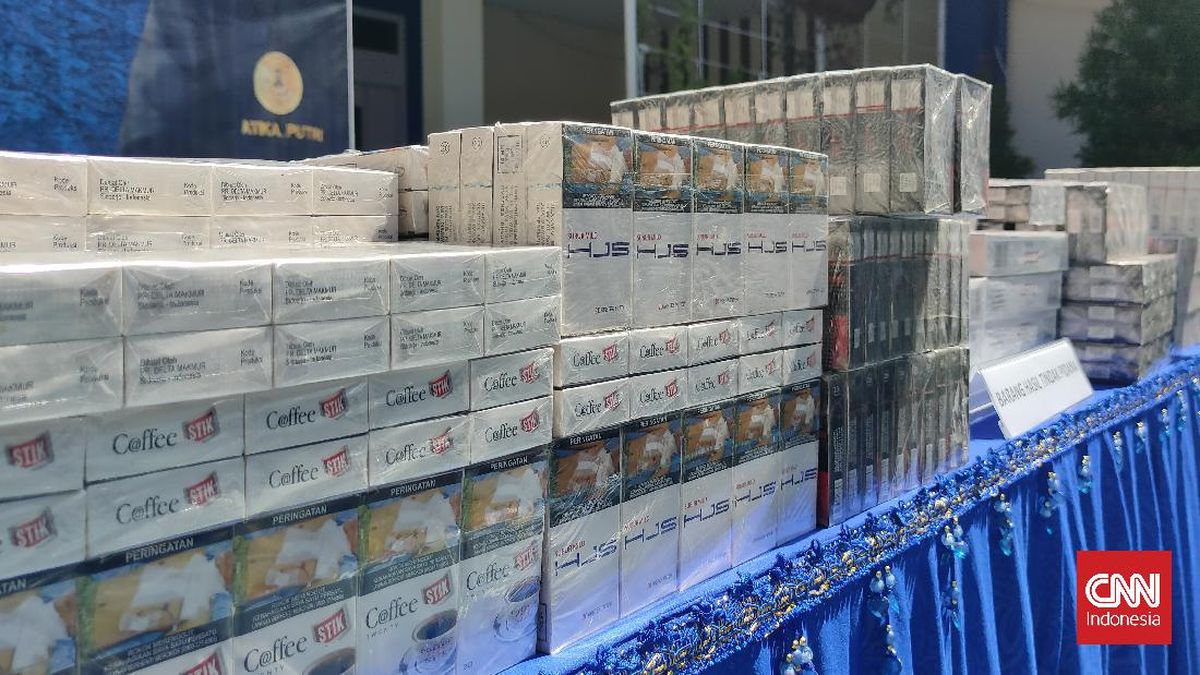 Customs Raid Madura Shops in Search of Illegal Cigarettes