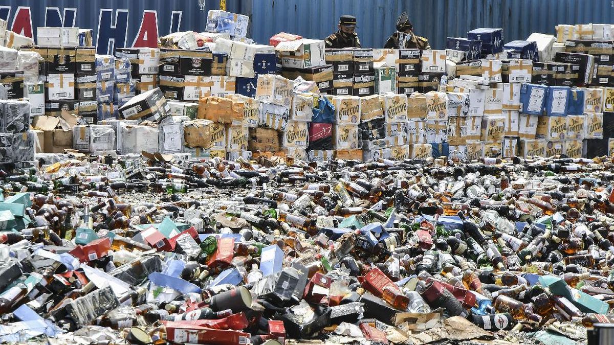Indonesian Navy and Customs Thwart Shipment of 3.9 Million Illegal Cigarettes