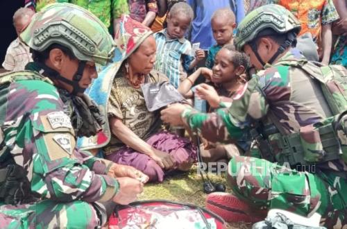 TNI Habema Operational Command Troops Provide Healthcare Services in Remote Papua