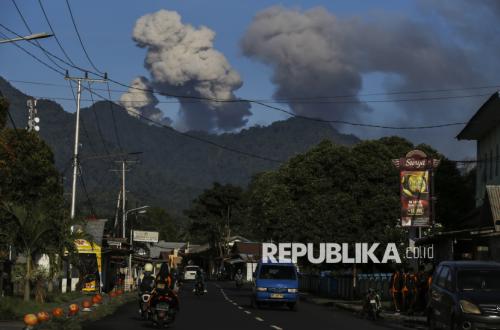 BNPB Still Searching for Three Missing Hikers After Dukono Volcano Eruption