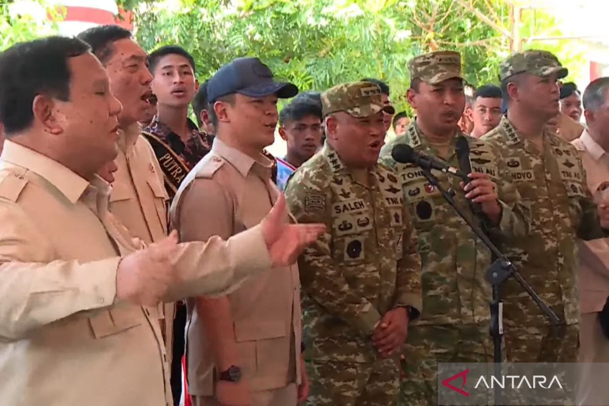 Prabowo asks TNI generals to sing for Miangas residents