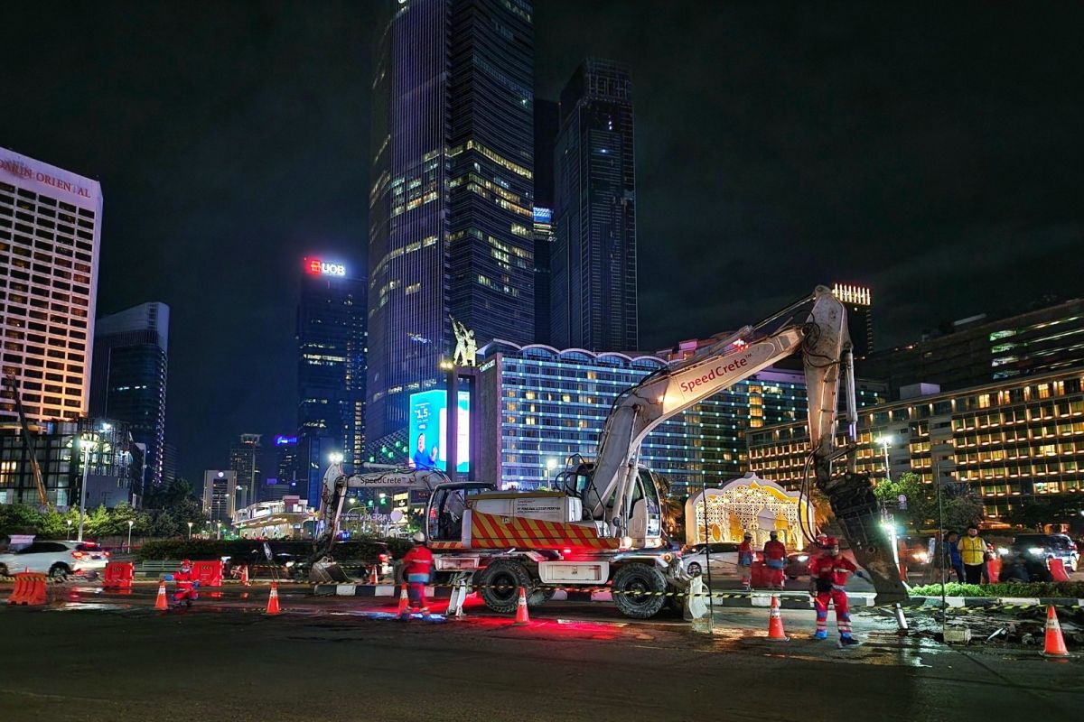 SIG Introduces Quick-Drying Concrete to Repair Transjakarta Routes