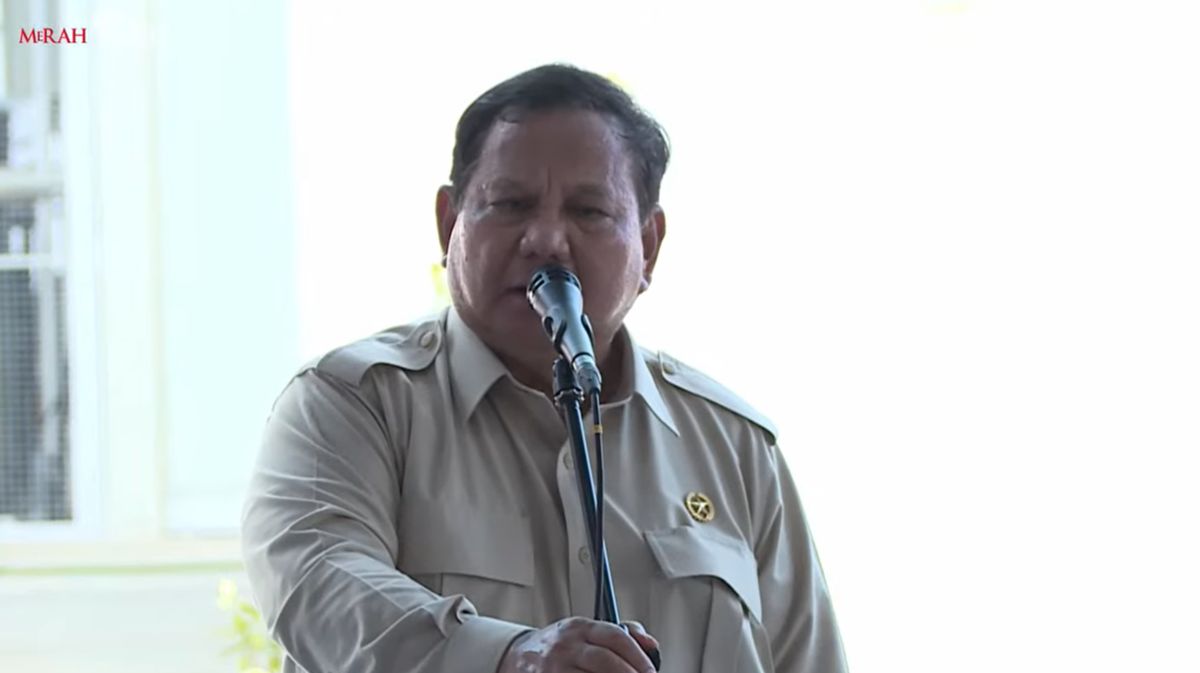 Prabowo Targets All School Classrooms to Have Smart Screens by 2027