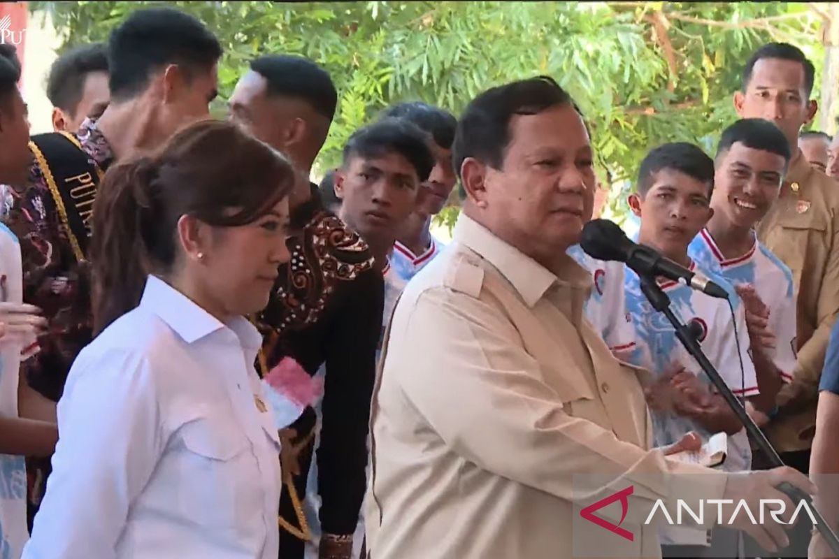 Prabowo vows stronger internet and communication lines in border regions