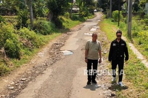 Inspecting Damaged Roads in West Bandung, Regent Jeje Promises Repairs This Year