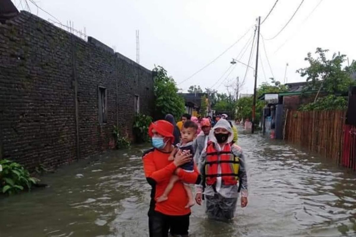 Joint team intensively handles flash floods in Bone