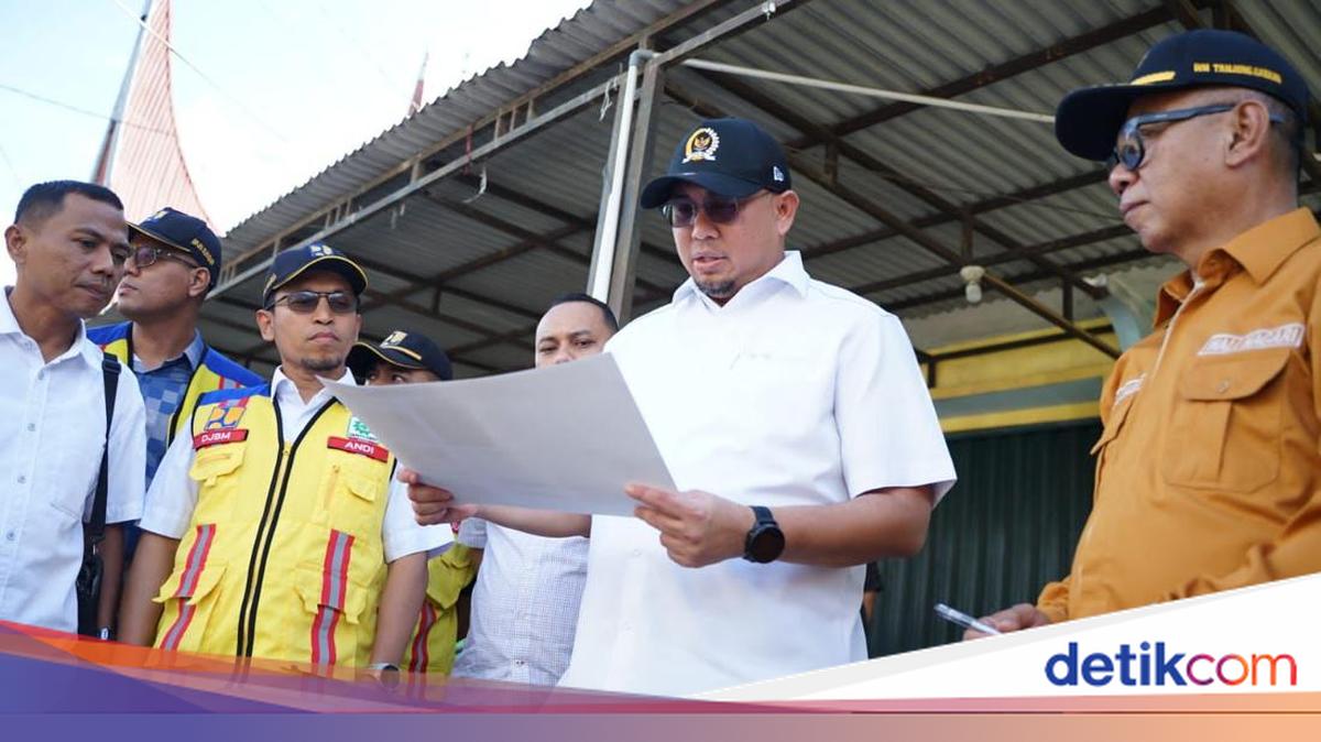 The Thousand-Pothole Road in West Sumatra Finally Under Construction After 10 Years of Damage