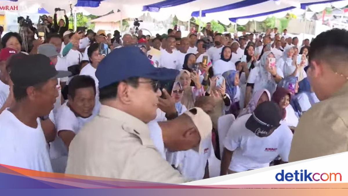 Moment When Prabowo Dismisses Presidential Security During Handshake with Residents in Gorontalo