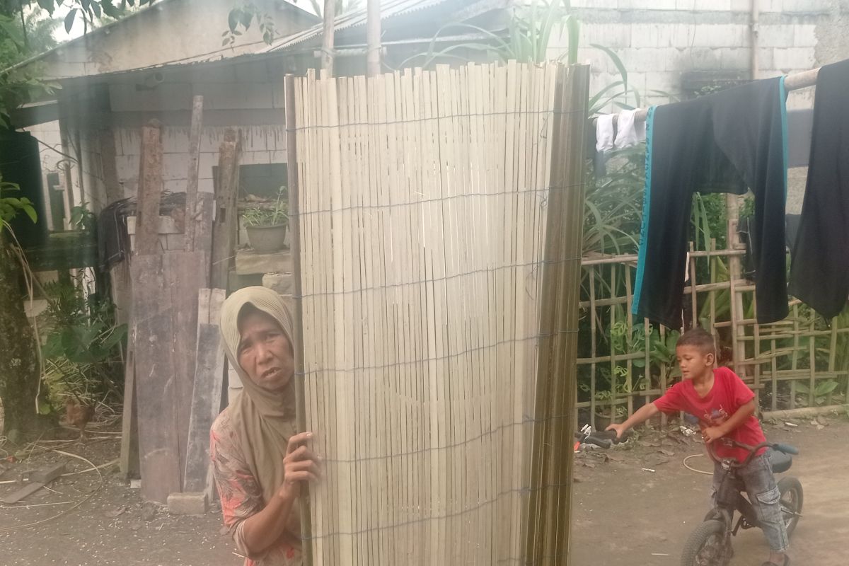 Palm fronds and the story of Lebak residents breaking the cycle of poverty