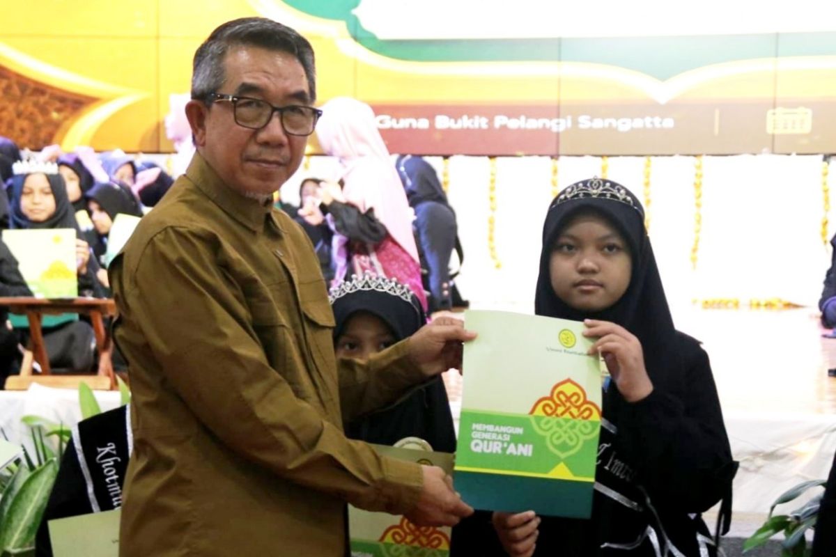 Kutim fosters moral generation through scholarships for 1,000 Quran memorisers