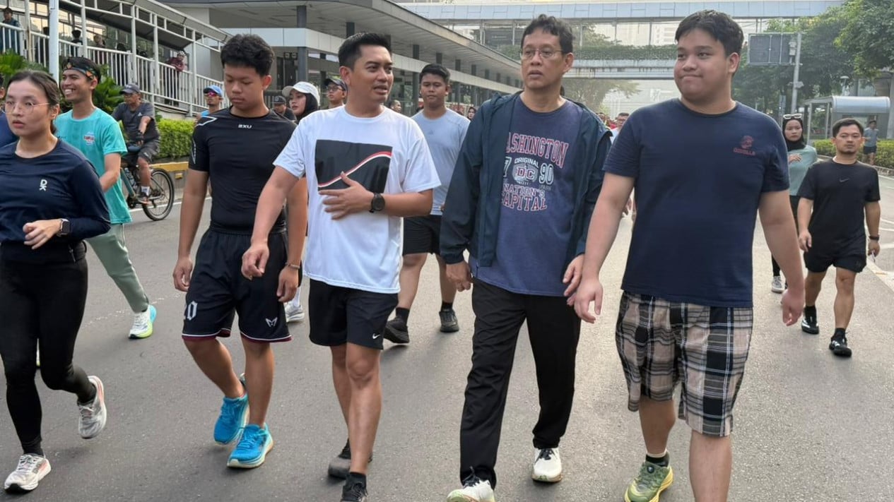 Exercising Amid the Crowds at Jakarta's CFD, Purbaya: Economic Indicators Are Just Fine