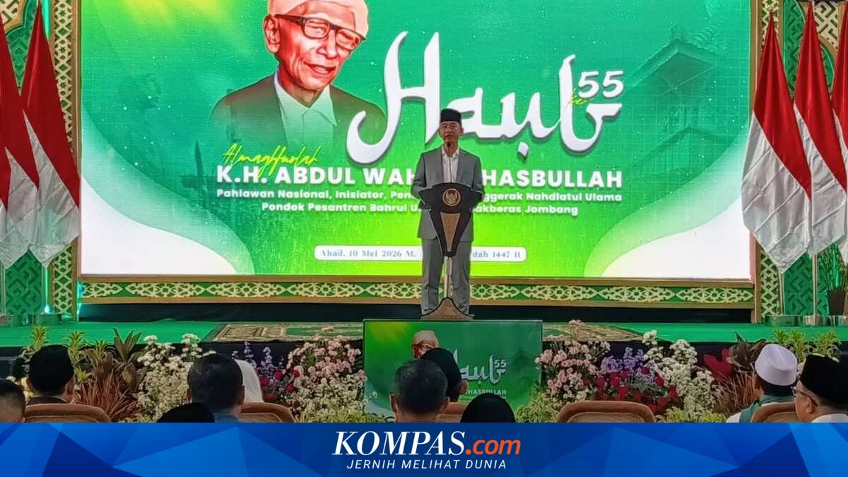 Gibran Gives Quiz and Distributes Bicycle Prizes to Santri at KH Wahab Chasbullah's 55th Haul