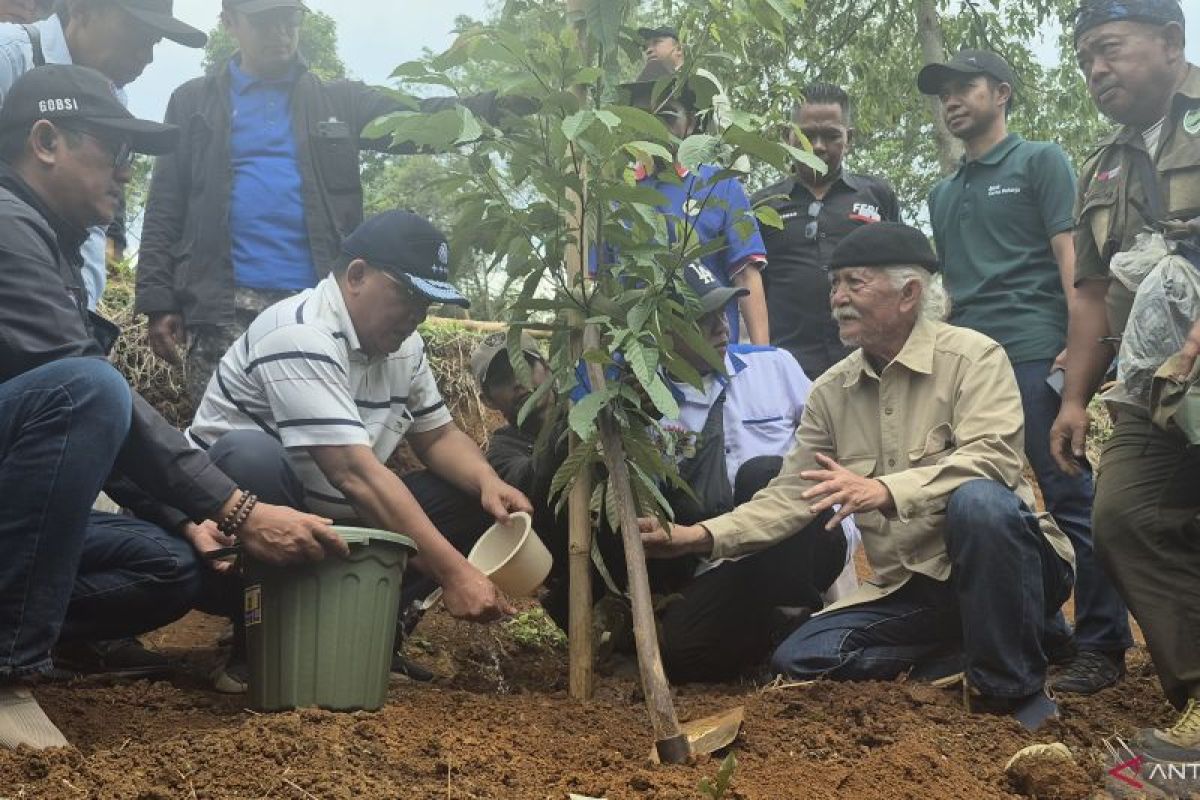 Ministry of Environment Partners with Labour Unions to Green Upstream Bandung by Planting 12,000 Trees