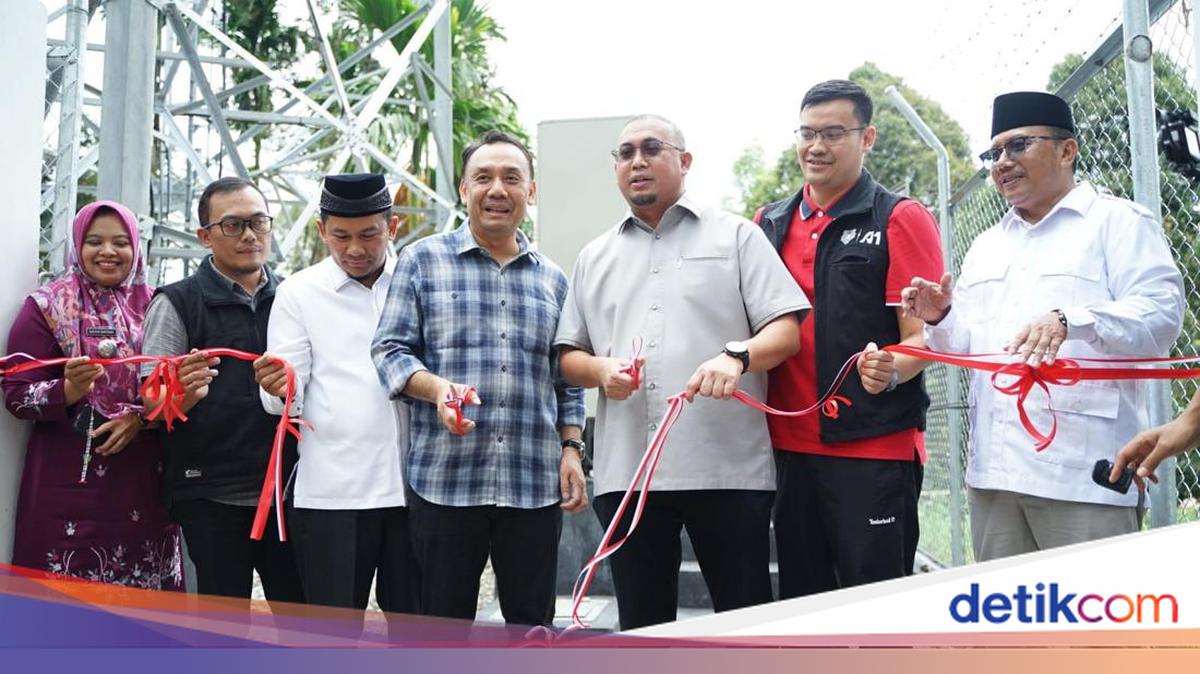 Eradicating Blank Spots, Andre Rosiade Inaugurates Telkomsel BTS in South Malalak, West Sumatra
