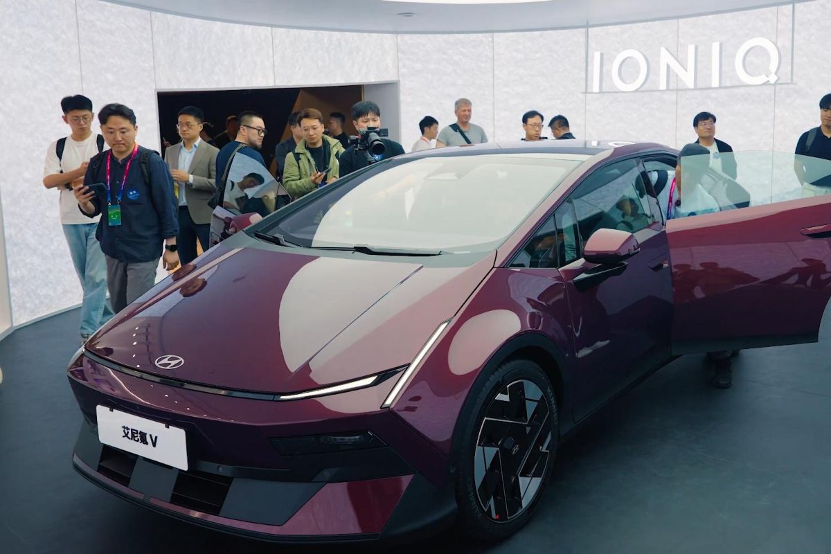 Hyundai Ioniq V enters regulations with BEV and EREV options