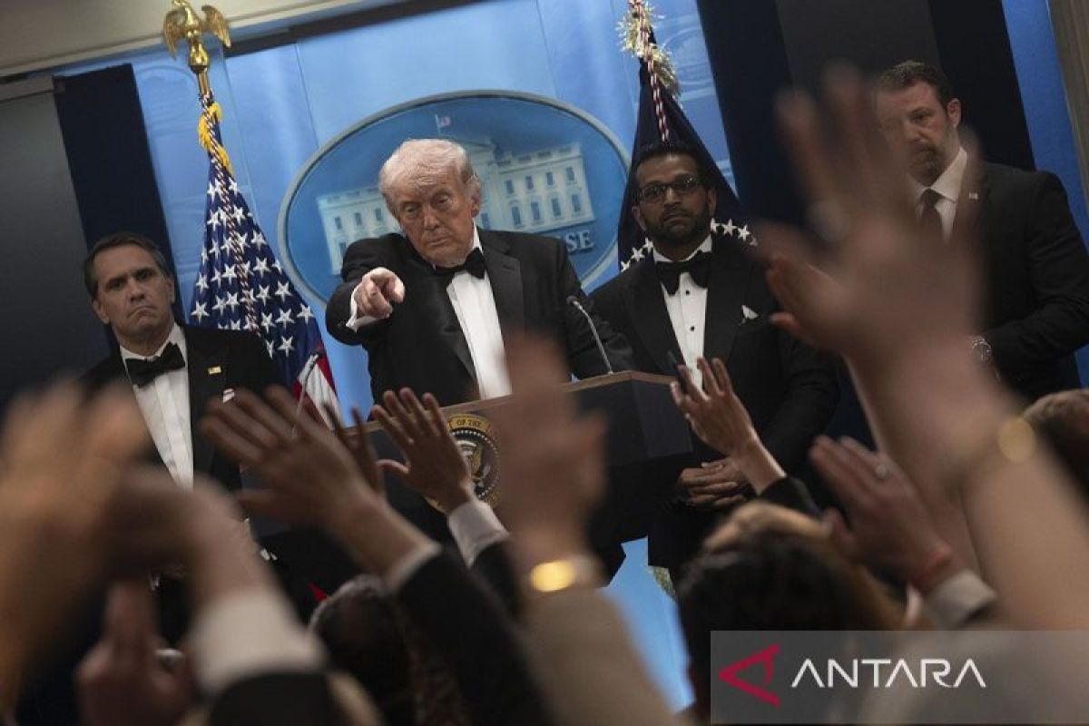 Trump: US Will Destroy Anyone Approaching Iran's Enriched Uranium
