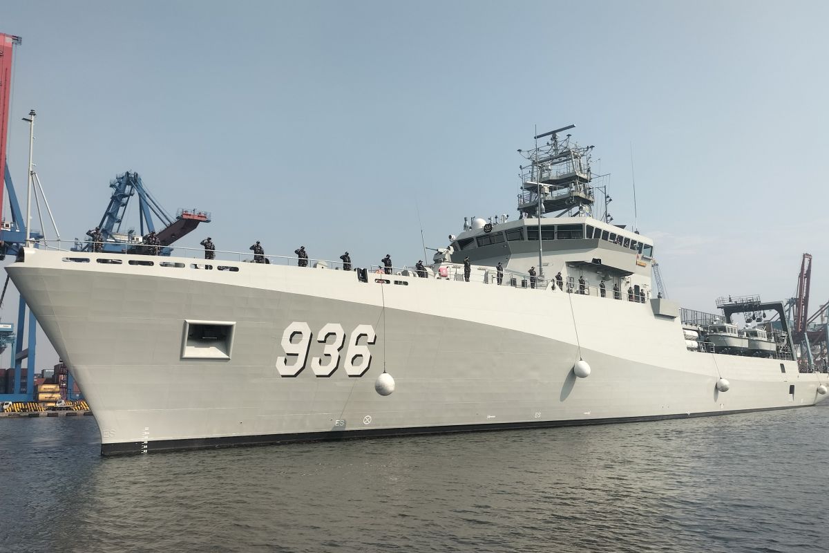 Indonesian Navy Receives First Submarine Rescue Vessel