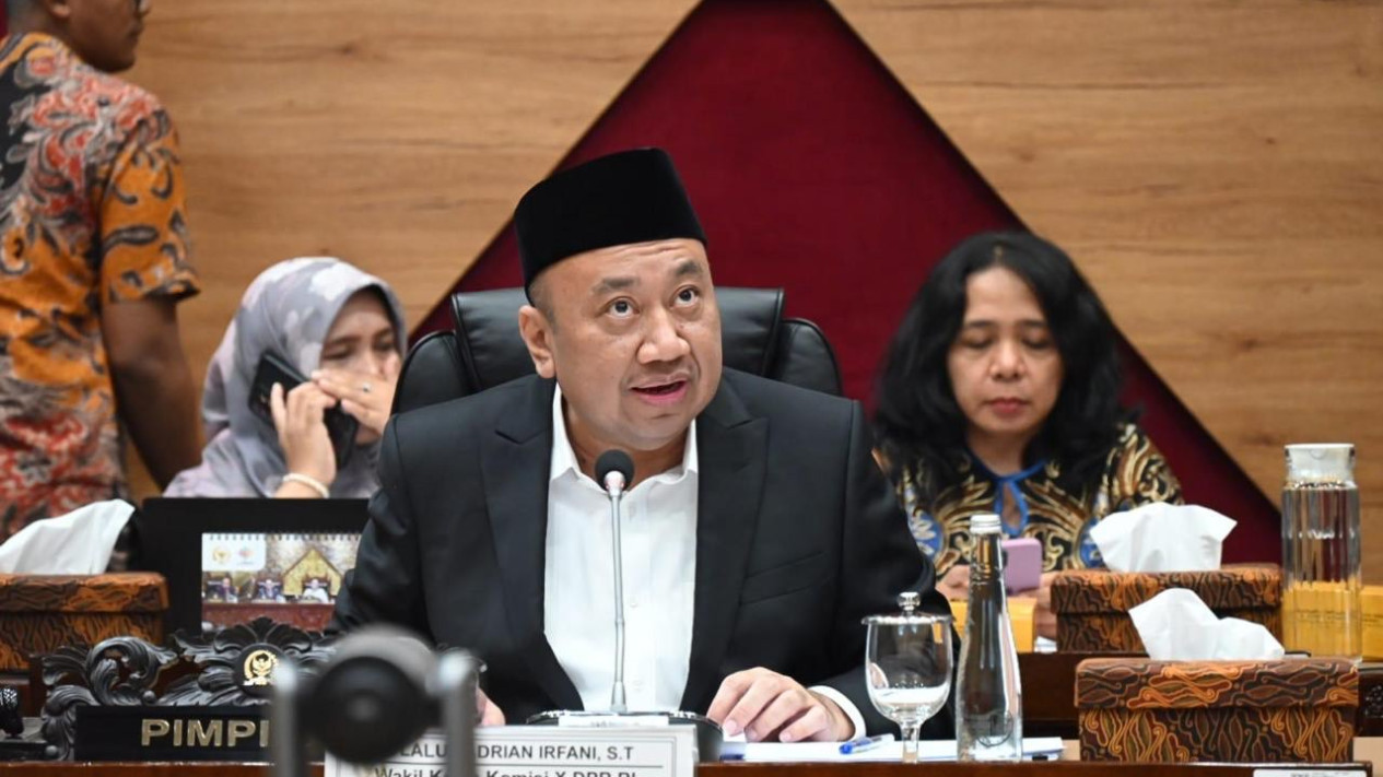 Deputy Chair of DPR Commission X: The State Must Provide Equal Welfare for All Teachers in Indonesia