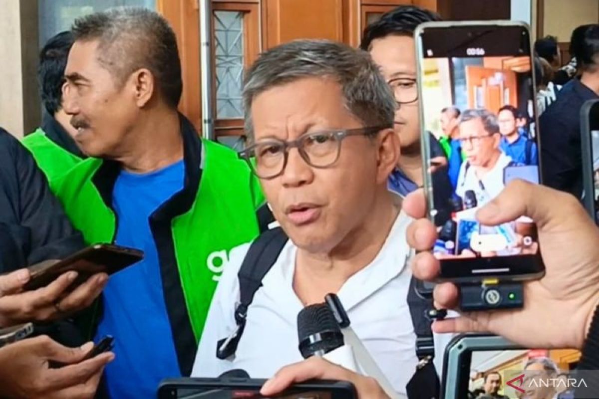 Rocky Gerung to Rudiantara Attend Hearing in Nadiem Makarim Case
