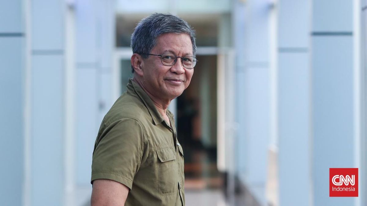 Not to Offer Support: This Is Why Rocky Gerung Attended Nadiem's Trial