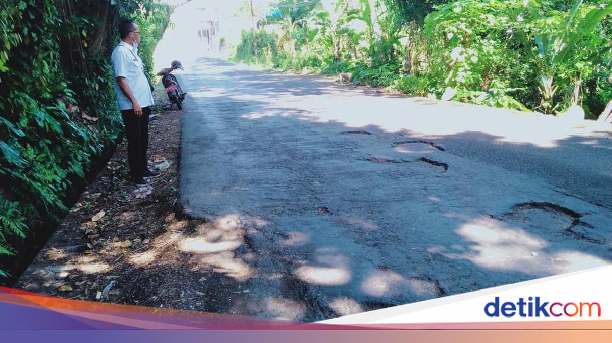 Viral 'Swapped' Lanes in Sidemen, Drivers Go Against Traffic to Avoid Potholes