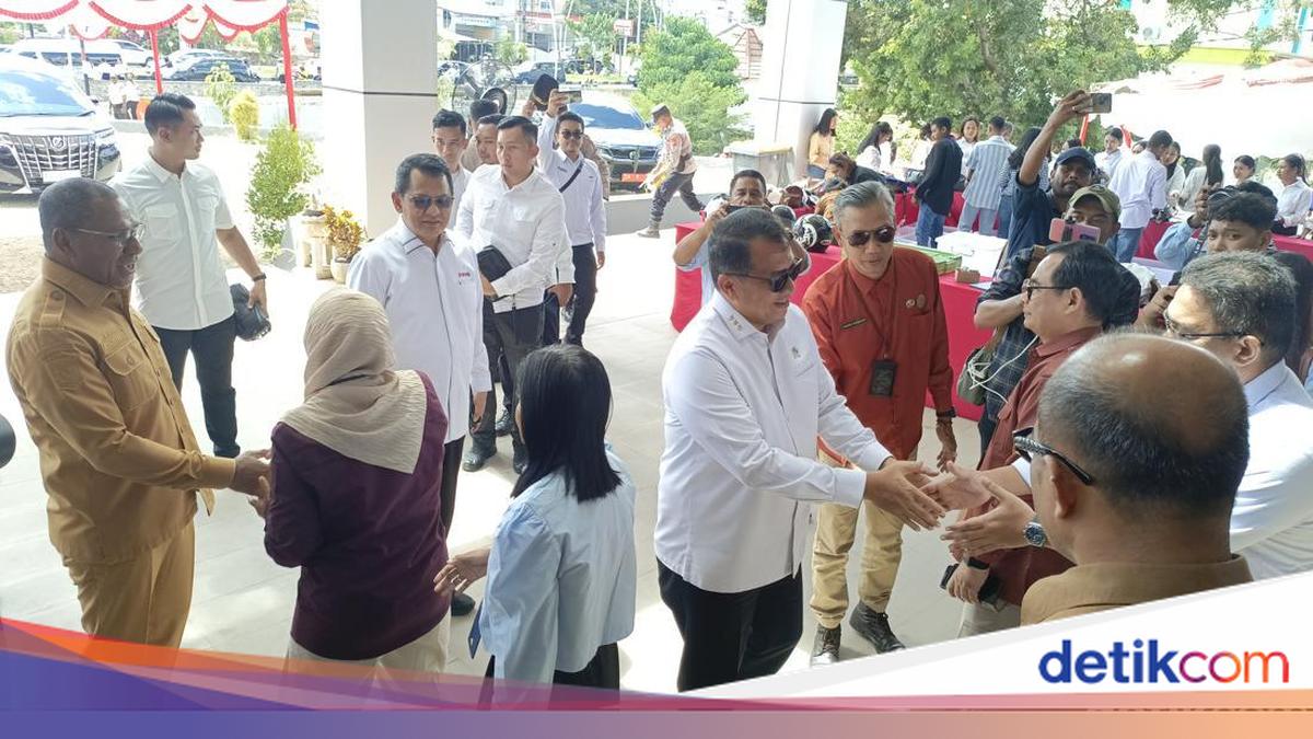 Deputy Minister of PAN-RB Monitors Test for 11,000 Aspiring Red and White Village Cooperative Managers in NTT