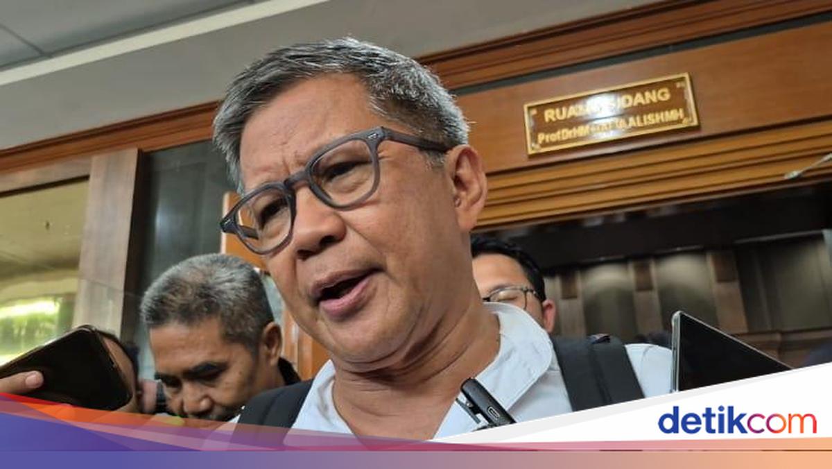 Rocky Gerung Attends Nadiem Makarim's Trial, Here's Why