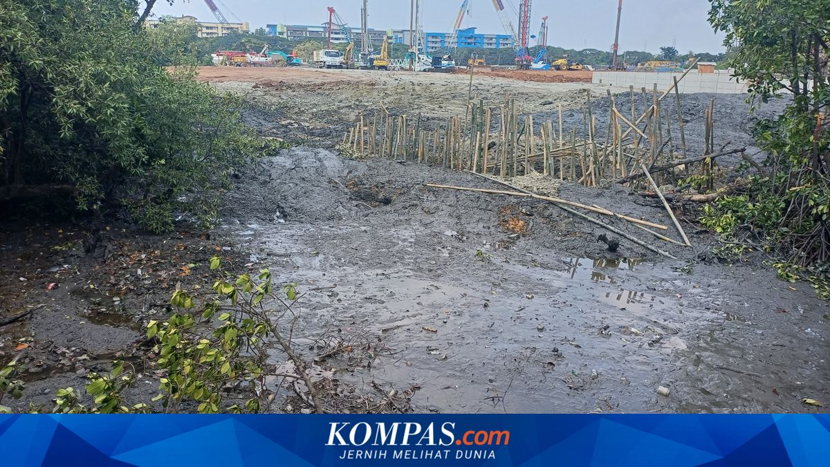 Marunda Residents' Water Supply Pipe Suspected Hit by Excavator During Kali Sediment Dredging