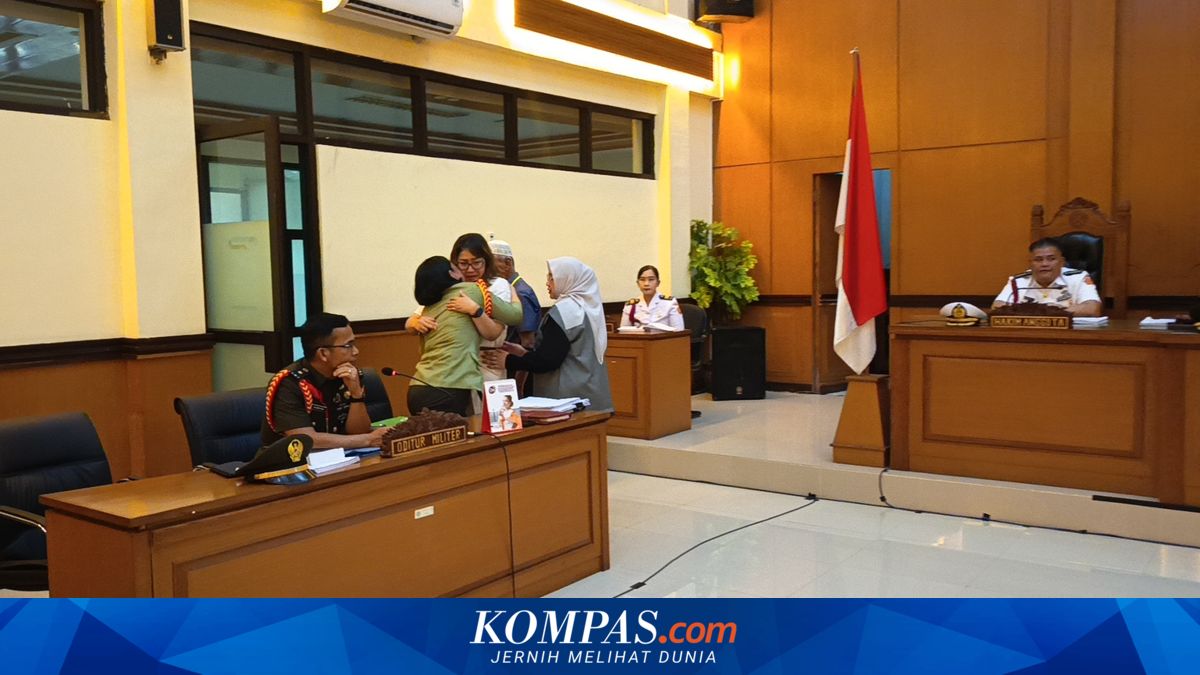 Wife of BUMN Bank Branch Head Breaks Down in Tears at Trial: Child Prays for Father to Return Even Briefly