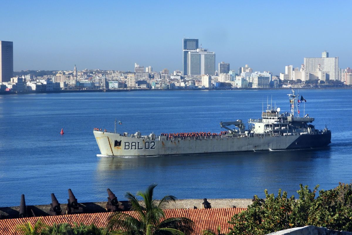 US intensifies military intelligence gathering off the coast of Cuba
