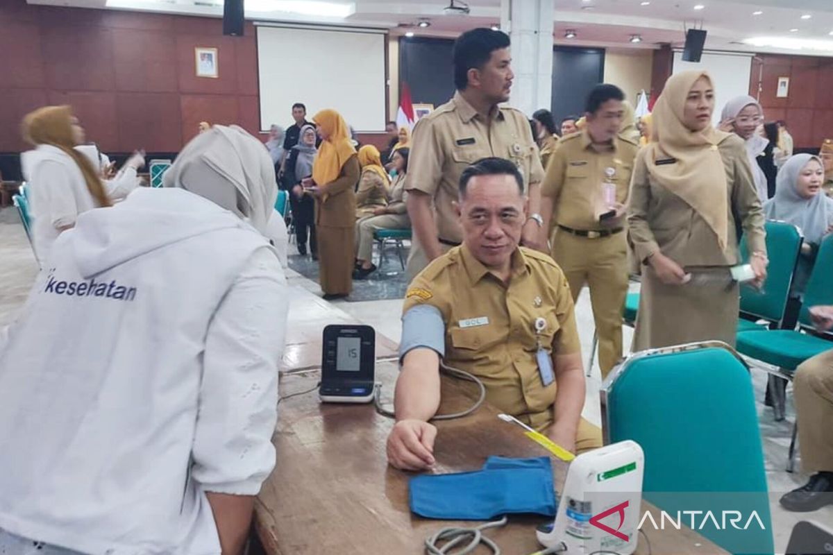 Maximising Public Services, Hundreds of East Jakarta City Government ASN Participate in Free Health Check