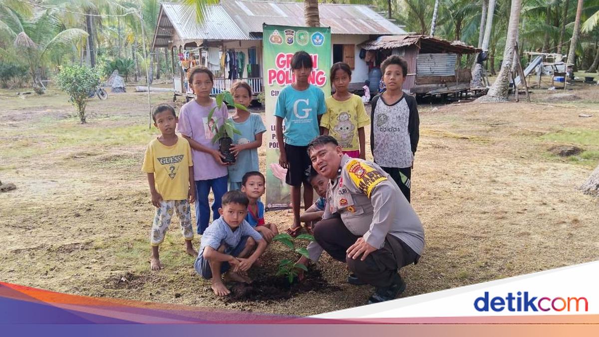 Unique Method: Riau Community Police Officer Engages Residents in Tree Planting While Singing Mandarin Songs