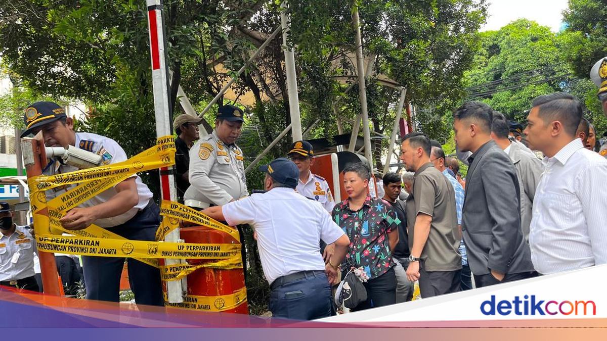 After 3 Years of Illegal Charges, Parking Operator at Blok M Square Sealed